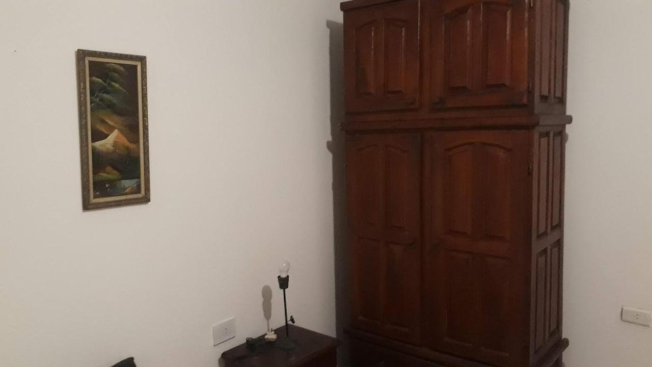 Hermoso Departamento De 1 Dorm, Con Estacionamiento Mediano * Resistencia